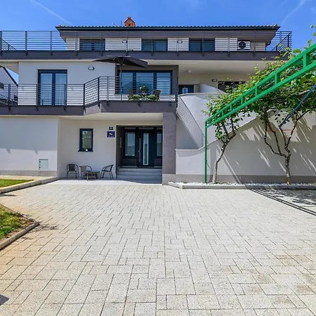 Awesome In With Wifi 아파트