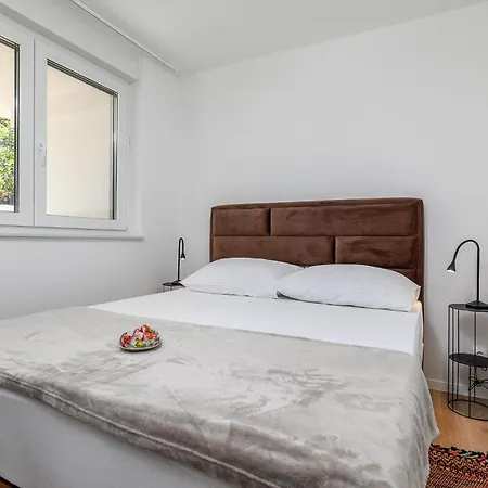 Apartment Amazing In With Kitchen Rovinj