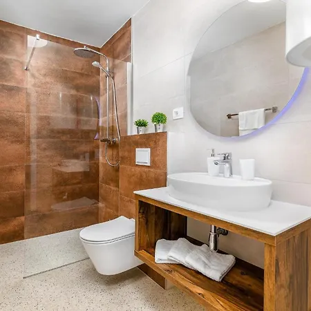 Amazing In With Kitchen Apartment