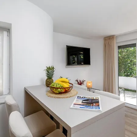 Amazing In With Kitchen Apartment *